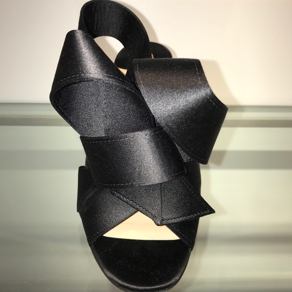 Christian Louboutin Edo Bow Mule (Sold in Store) - Picture 2 of 4